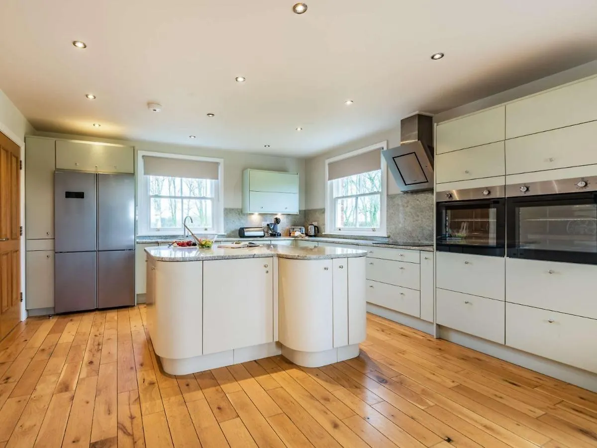 5 Bed In Lytham 85675 Villa Weeton  0*, Weeton (Lancashire) United Kingdom