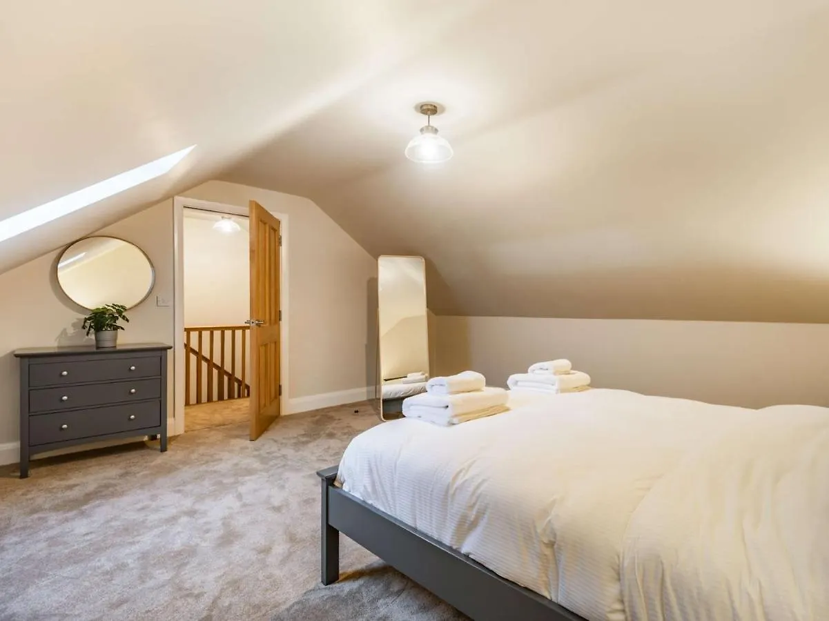 5 Bed In Lytham 85675 Villa Weeton  United Kingdom